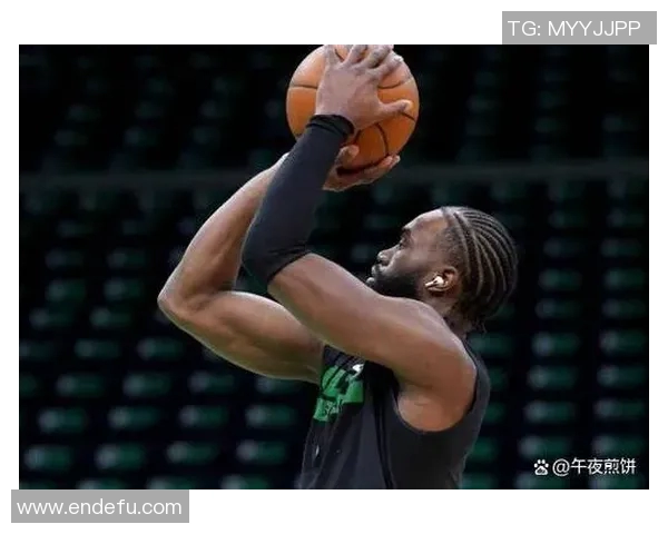 铁！保罗目前投篮命中率仅24%，出战100分钟球员里最低