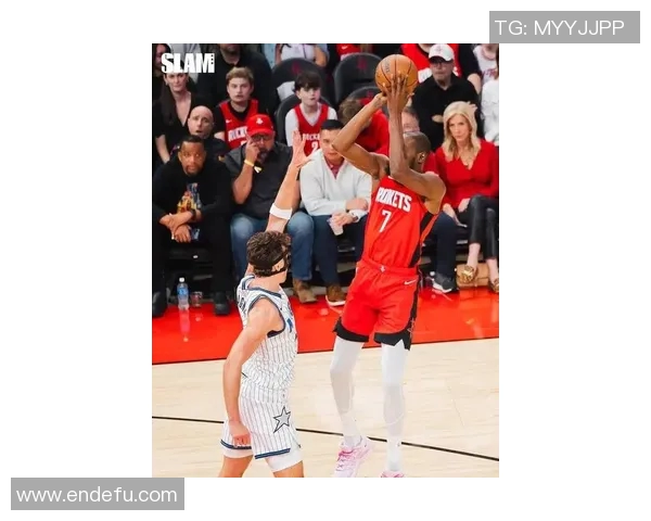 杜兰特得分如探囊取物！SLAM分享赛场照庆祝31000分